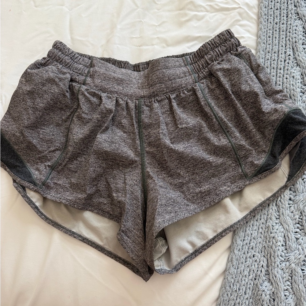 Lululemon Hotty Hot 2.5 inch shorts